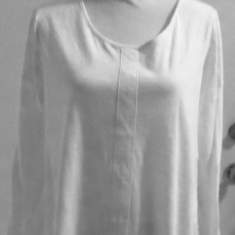Sundance White lacey Scoop Neck Artists shirt. Large